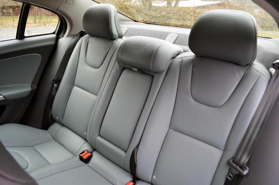  Volvo S60 T6 Drive-E 2015 года  (фото 7 из 18)